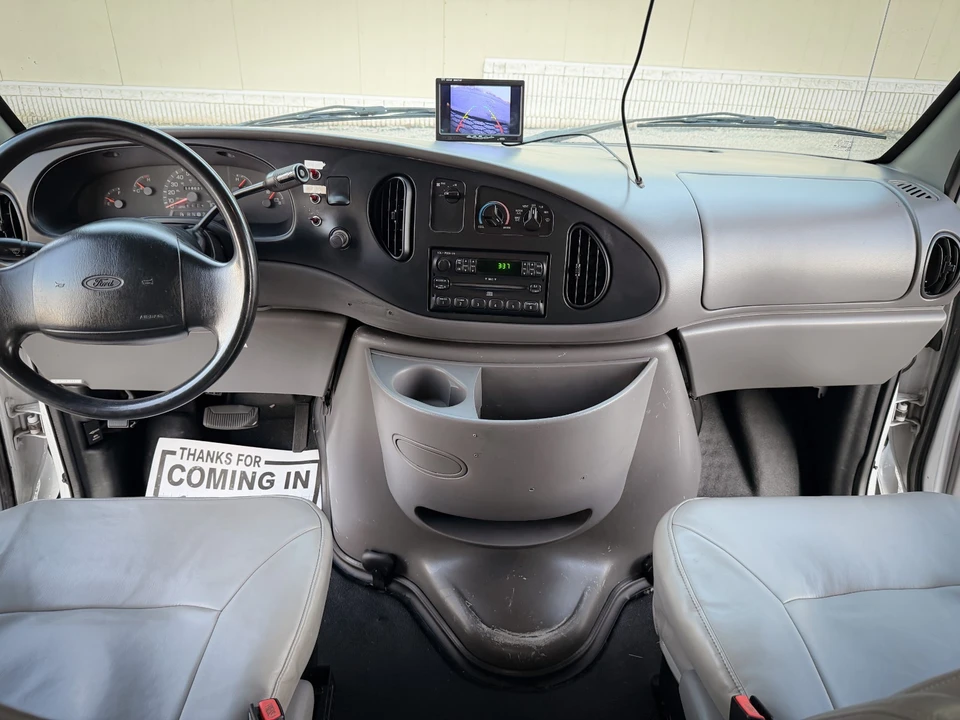 2001 Ford Econoline Van - Image 17 of 21
