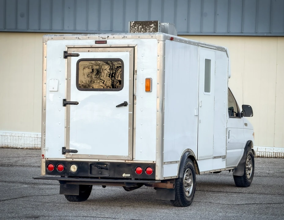 2001 Ford Econoline Van - Image 11 of 21