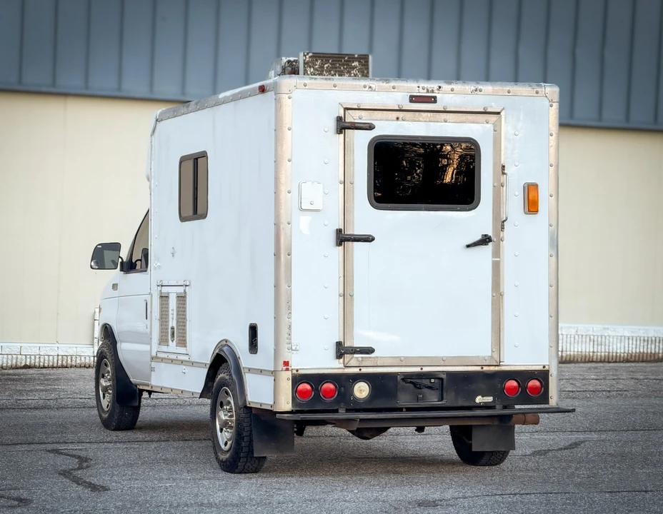 2001 Ford Econoline Van - Image 8 of 21