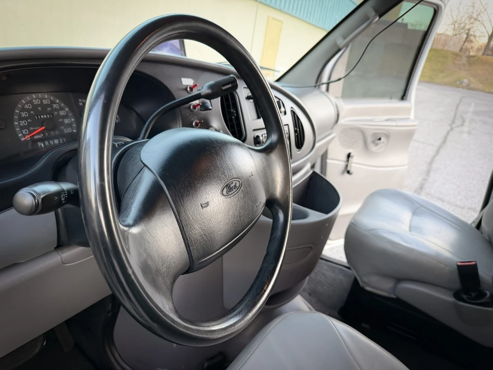 2001 Ford Econoline Van - Image 18 of 21