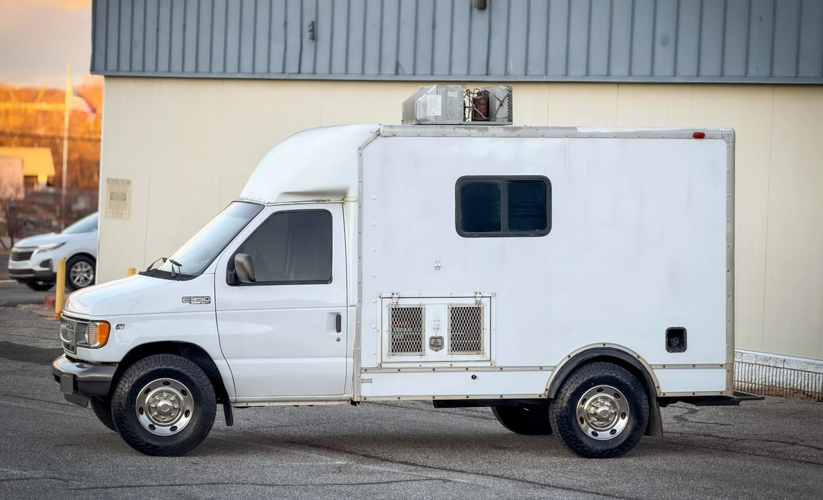 2001 Ford Econoline Van - Image 6 of 21