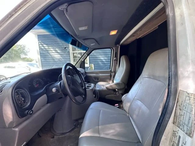 2001 Ford Econoline Van - Image 7 of 8