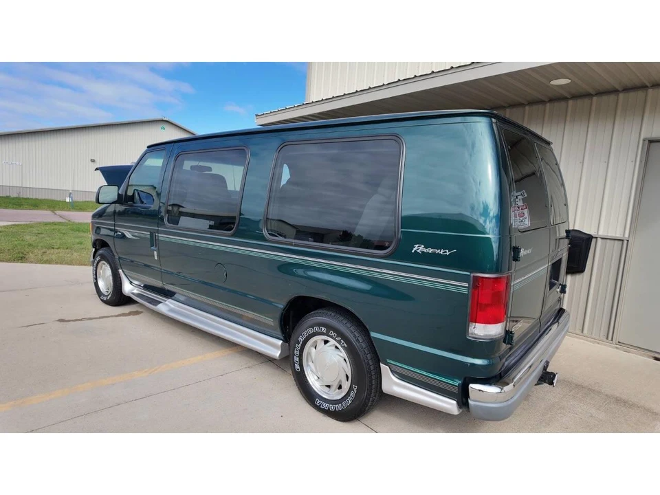 2001 Ford Econoline Van - Image 5 of 31