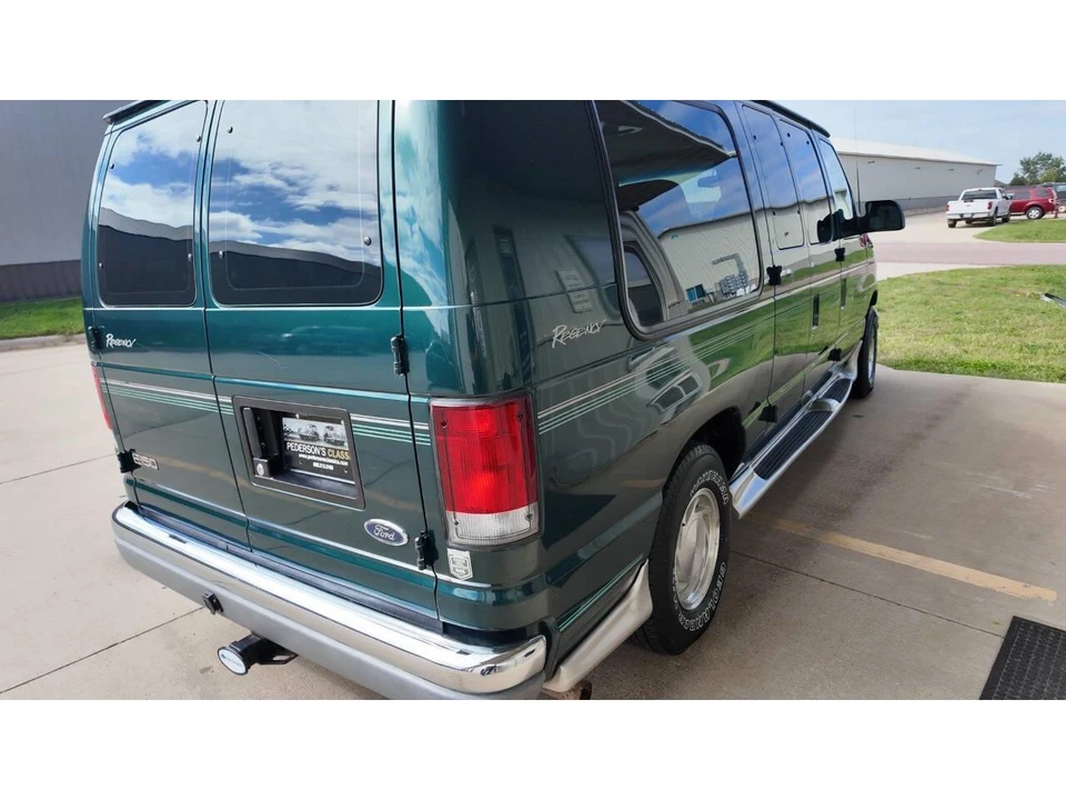 2001 Ford Econoline Van - Image 9 of 31