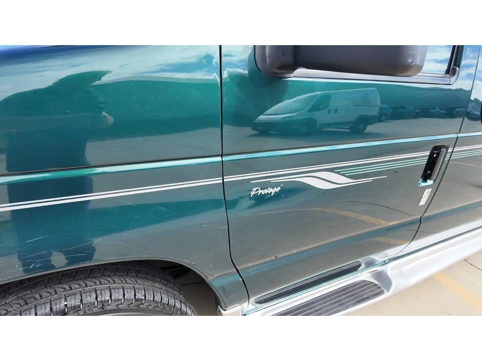 2001 Ford Econoline Van - Image 13 of 31