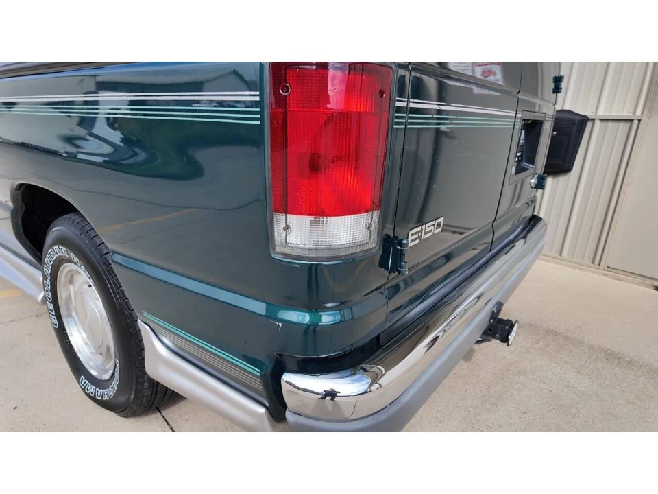 2001 Ford Econoline Van - Image 17 of 31