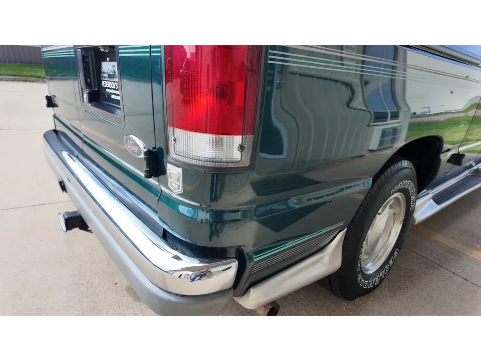 2001 Ford Econoline Van - Image 18 of 31