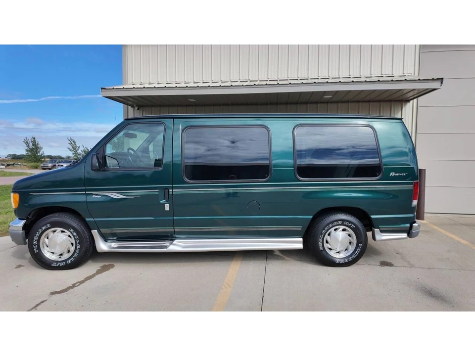 2001 Ford Econoline Van - Image 6 of 31
