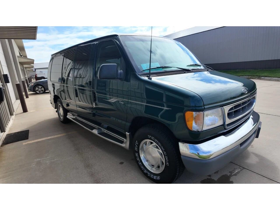 2001 Ford Econoline Van - Image 10 of 31