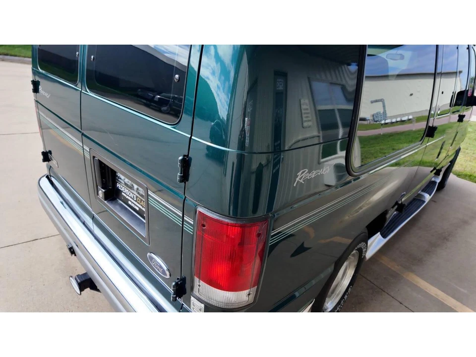 2001 Ford Econoline Van - Image 30 of 31