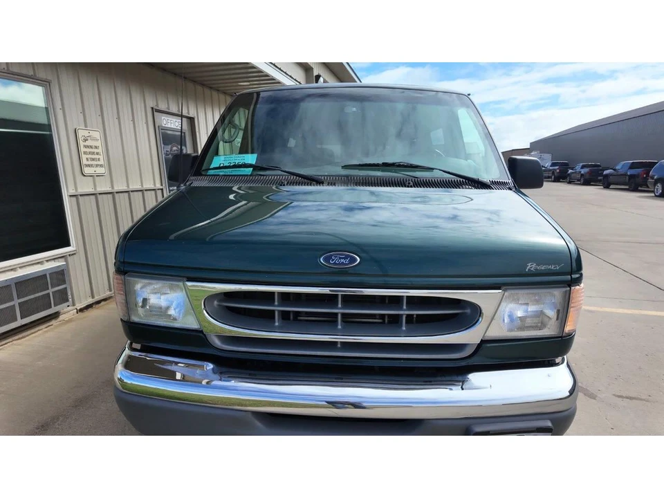 2001 Ford Econoline Van - Image 11 of 31