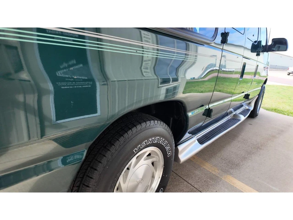 2001 Ford Econoline Van - Image 19 of 31