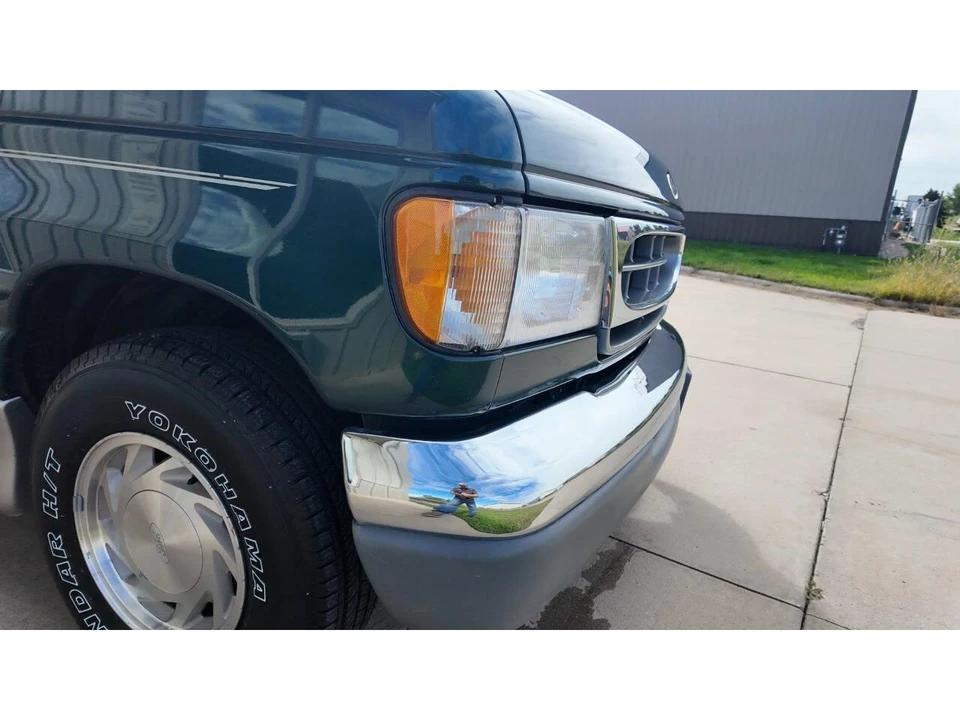 2001 Ford Econoline Van - Image 23 of 31