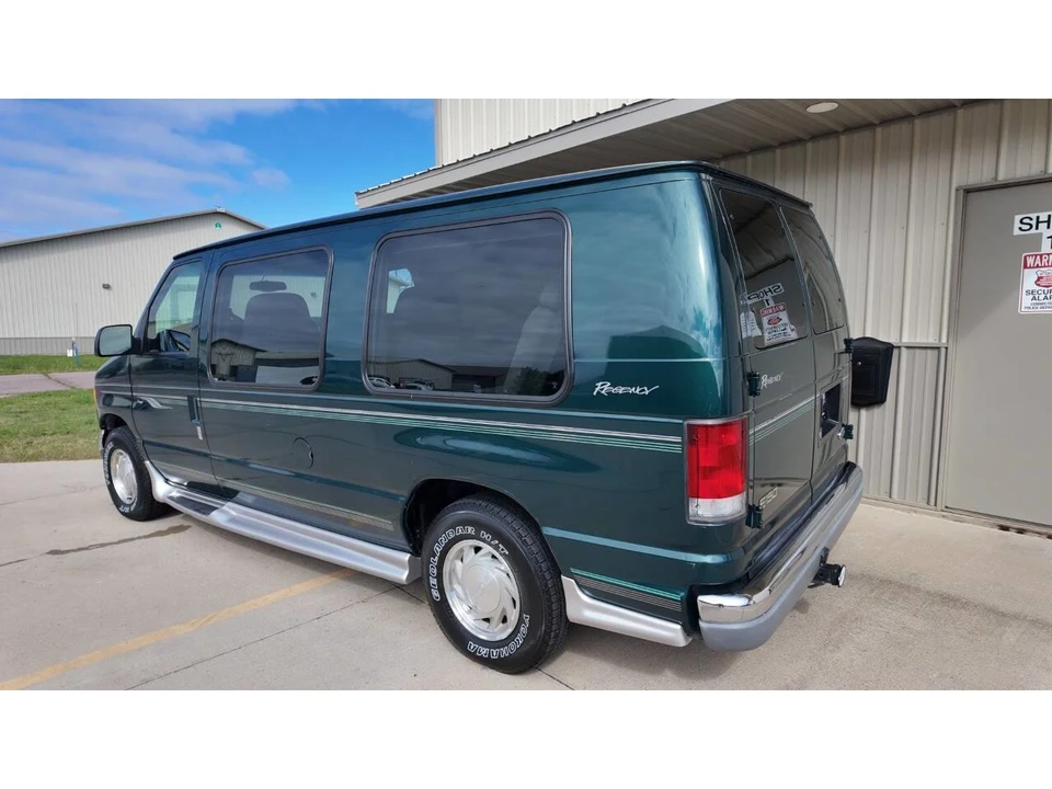 2001 Ford Econoline Van - Image 7 of 31