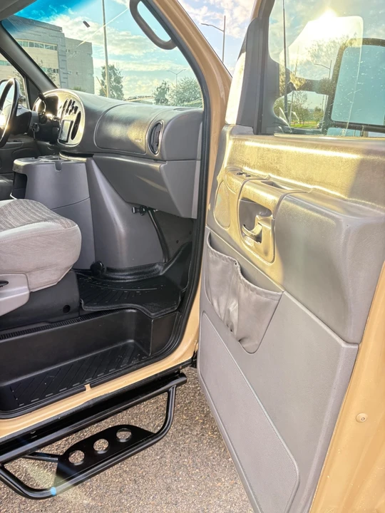 2001 Ford Econoline Van - Image 17 of 21