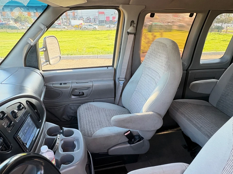 2001 Ford Econoline Van - Image 17 of 21