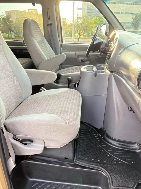 2001 Ford Econoline Van - Image 16 of 21