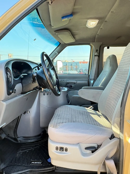 2001 Ford Econoline Van - Image 16 of 21