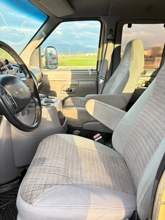 2001 Ford Econoline Van - Image 14 of 21