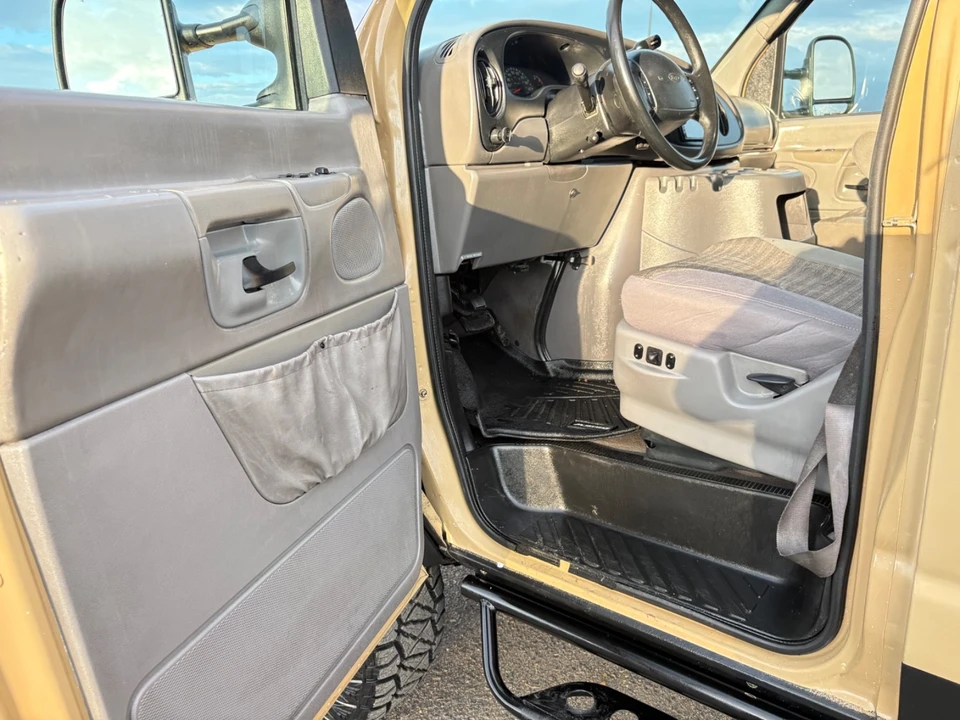 2001 Ford Econoline Van - Image 13 of 21