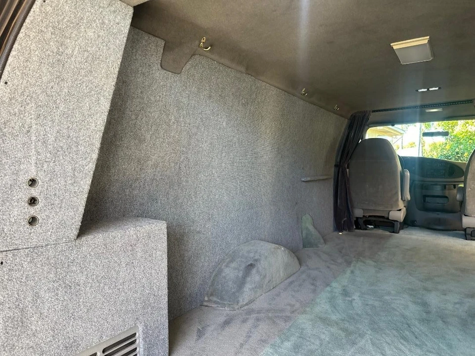 2001 Ford Econoline Van - Image 15 of 21