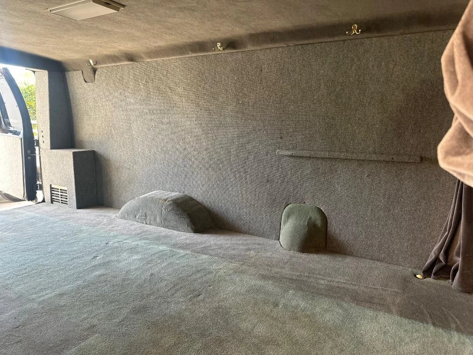 2001 Ford Econoline Van - Image 13 of 21
