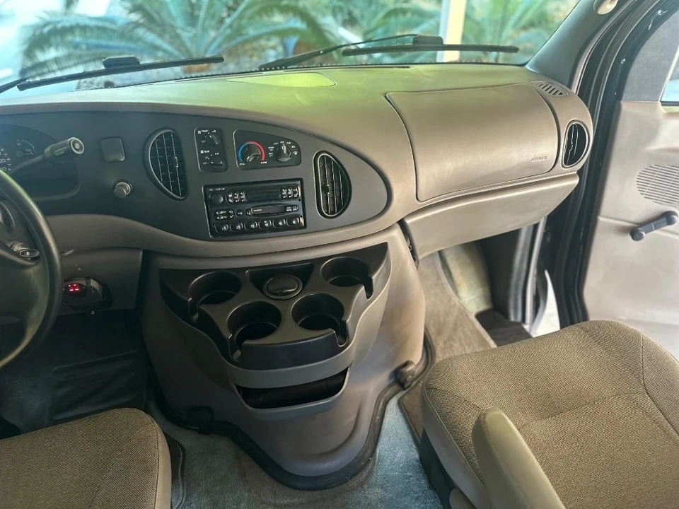 2001 Ford Econoline Van - Image 16 of 21