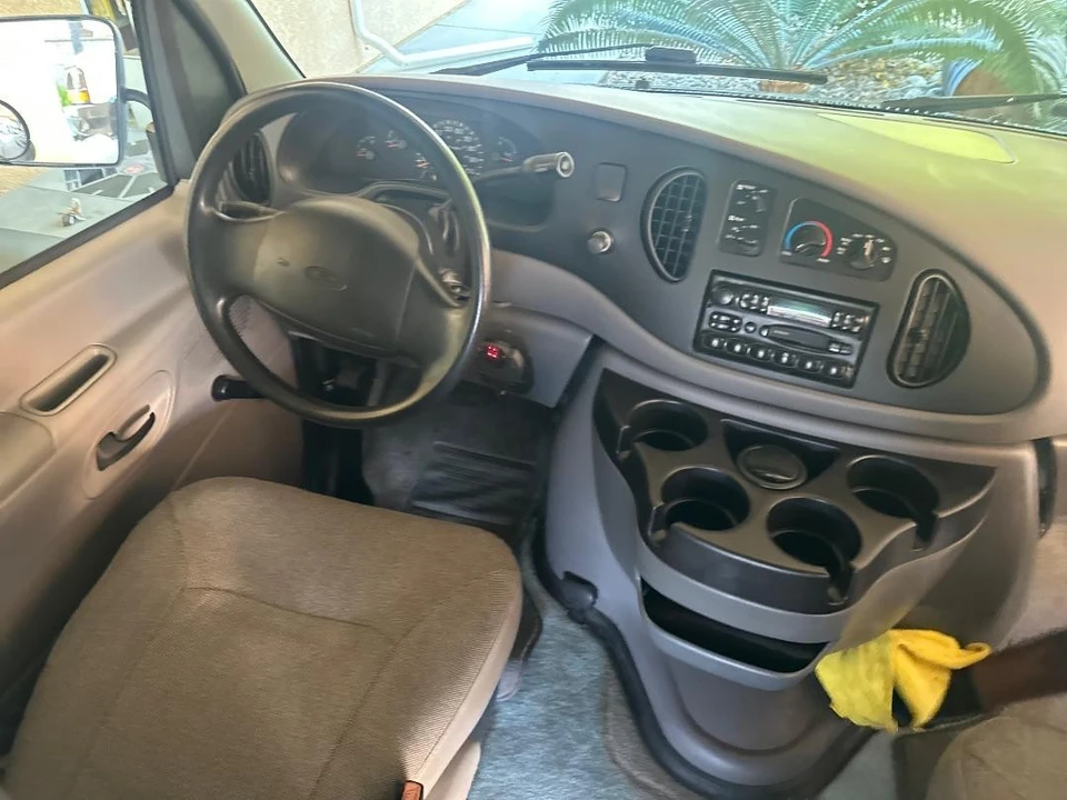 2001 Ford Econoline Van - Image 14 of 21