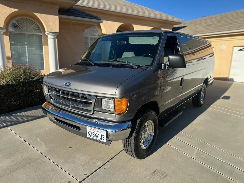 2001 Ford Econoline Van - Image 3 of 21