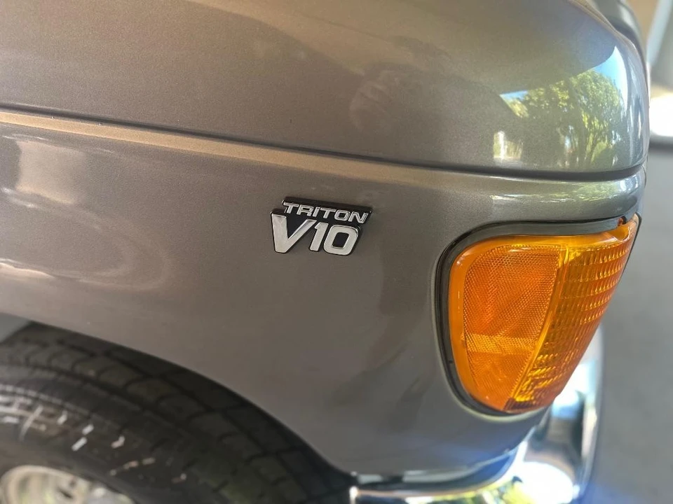 2001 Ford Econoline Van - Image 11 of 21
