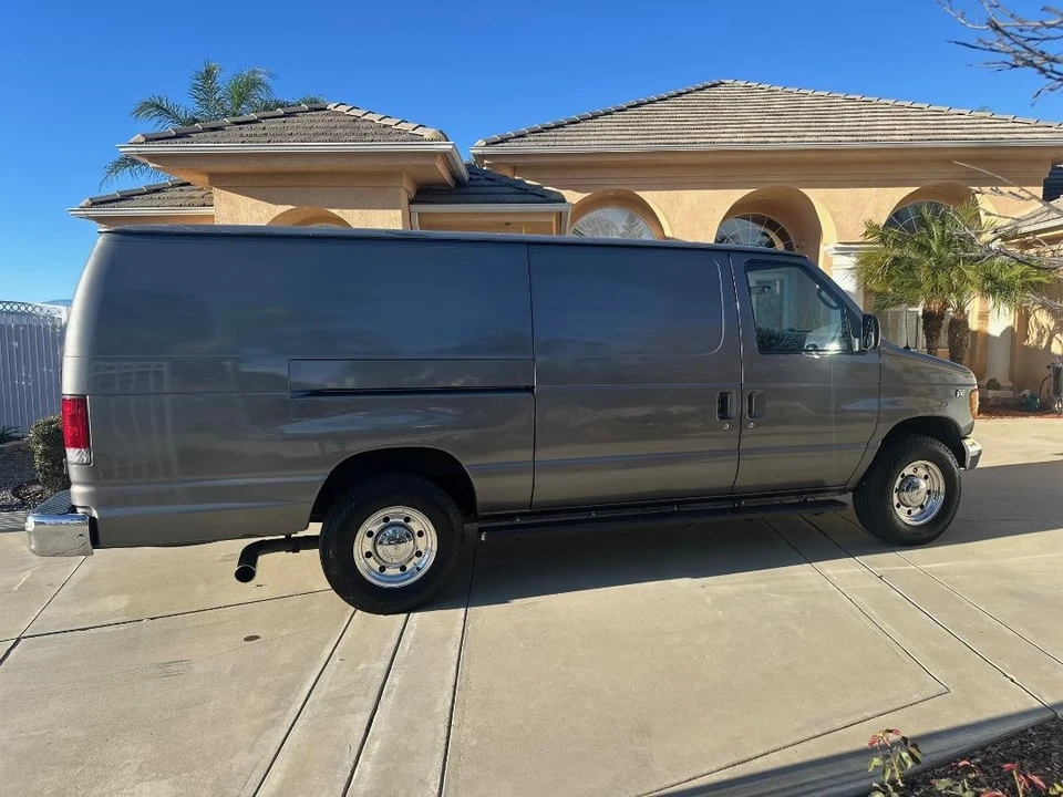 2001 Ford Econoline Van - Image 6 of 21
