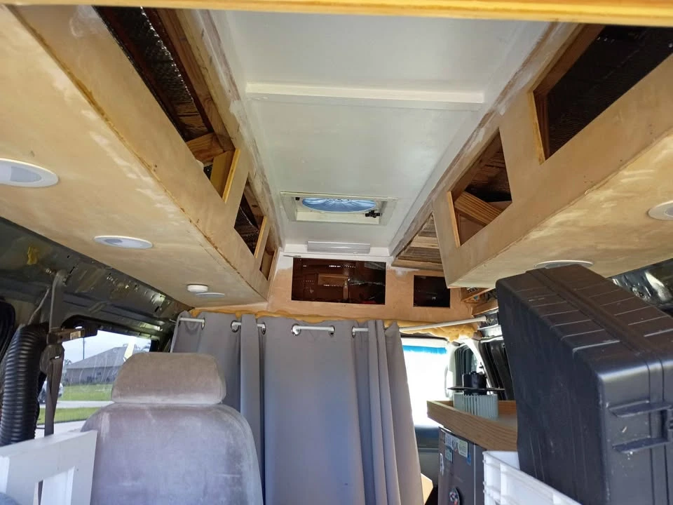 2001 Ford Econoline Van - Image 2 of 20
