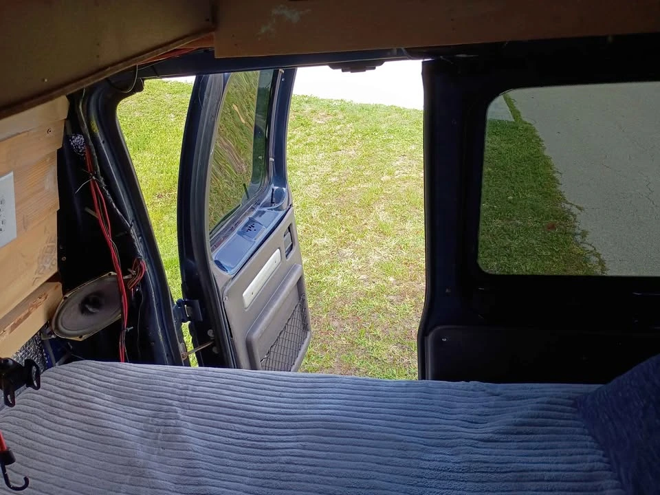 2001 Ford Econoline Van - Image 7 of 20