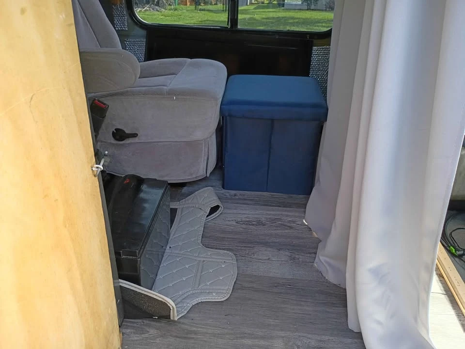 2001 Ford Econoline Van - Image 6 of 20