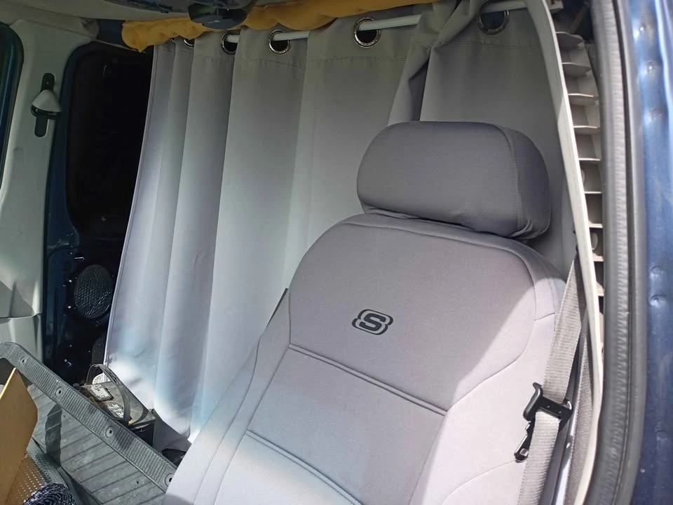 2001 Ford Econoline Van - Image 14 of 20
