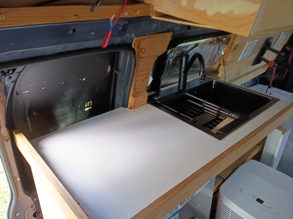 2001 Ford Econoline Van - Image 17 of 20