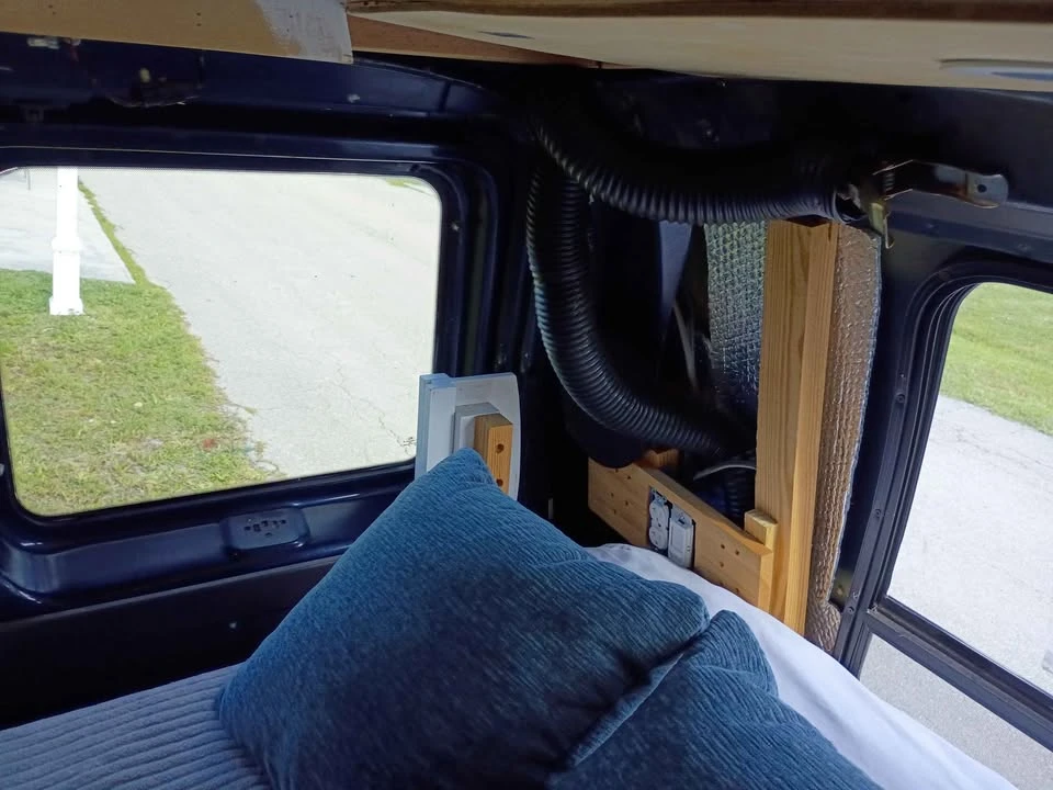 2001 Ford Econoline Van - Image 19 of 20