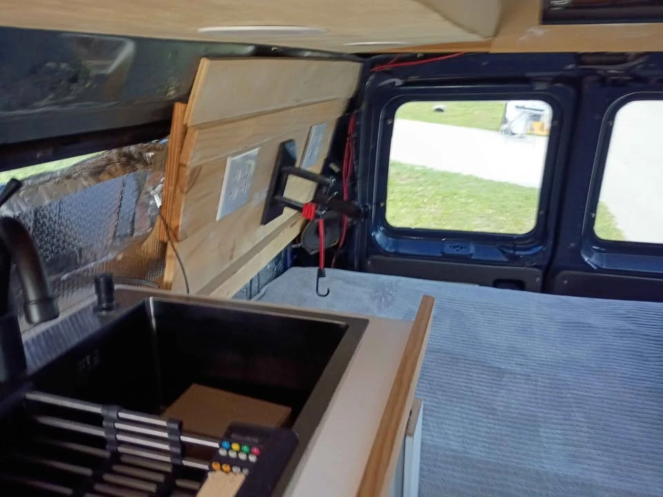 2001 Ford Econoline Van - Image 18 of 20