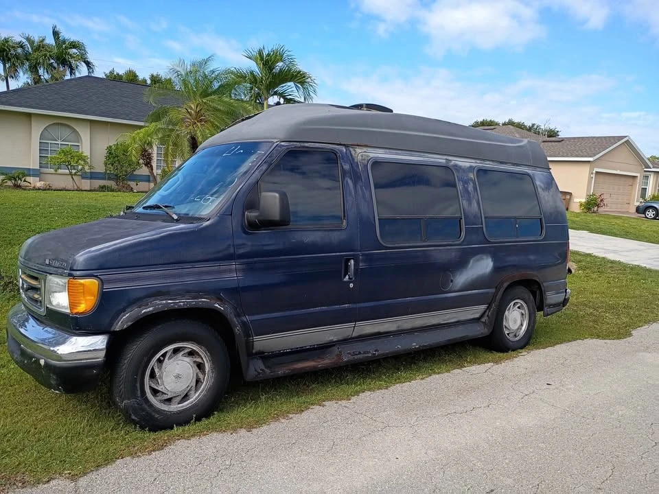 2001 Ford Econoline Van - Image 10 of 20