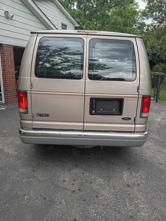 2001 Ford Econoline Van - Image 3 of 4
