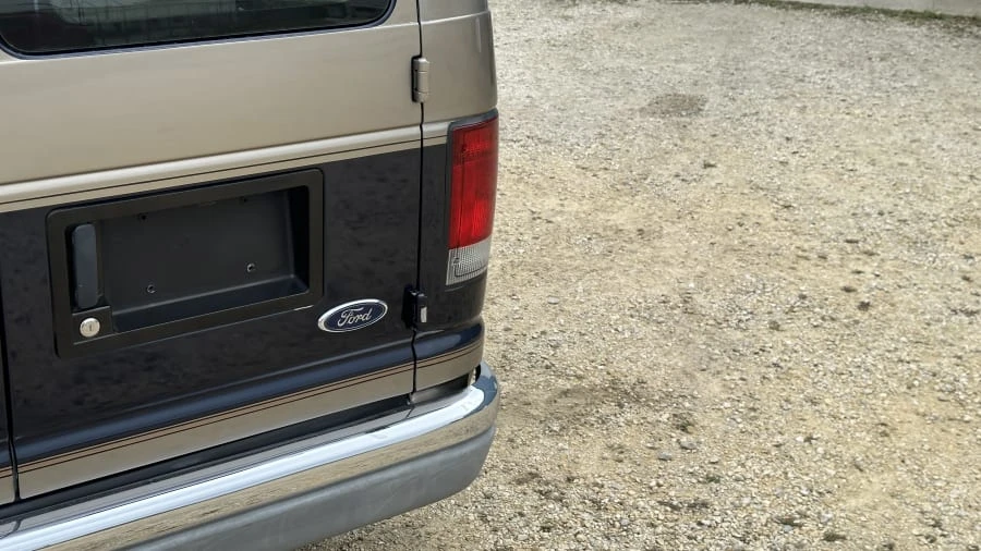 2001 Ford Econoline Van - Image 7 of 20