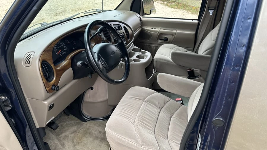 2001 Ford Econoline Van - Image 10 of 20