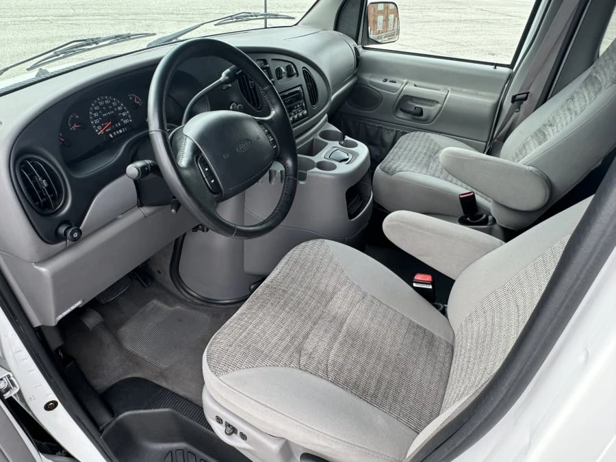 2001 Ford Econoline Van - Image 5 of 13