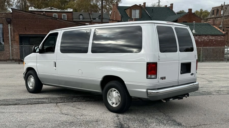 2001 Ford Econoline Van - Image 3 of 13