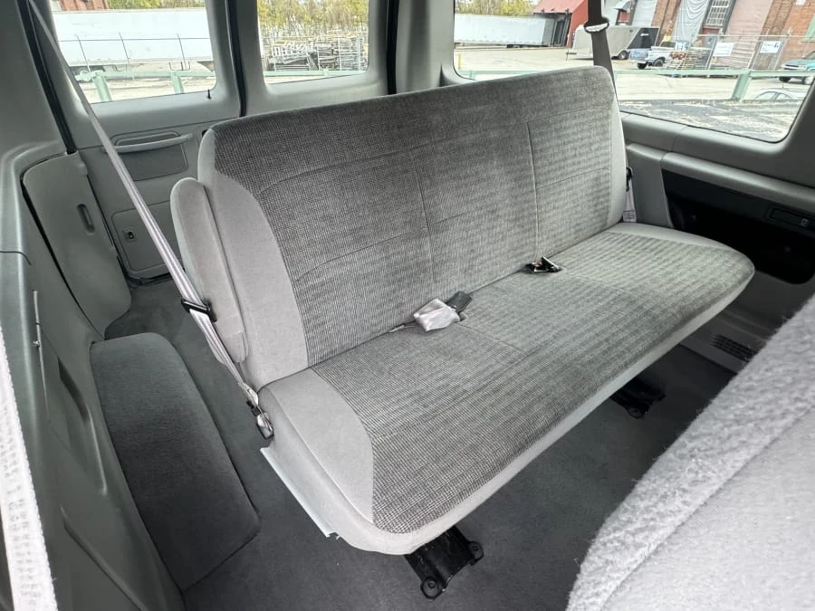 2001 Ford Econoline Van - Image 7 of 13