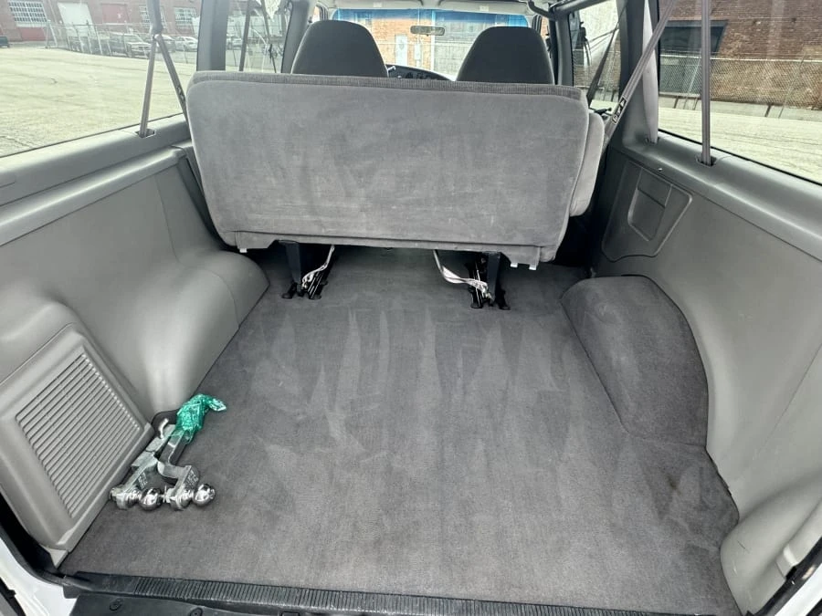 2001 Ford Econoline Van - Image 11 of 13