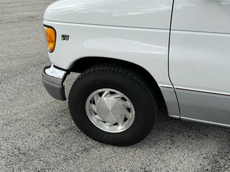2001 Ford Econoline Van - Image 4 of 13