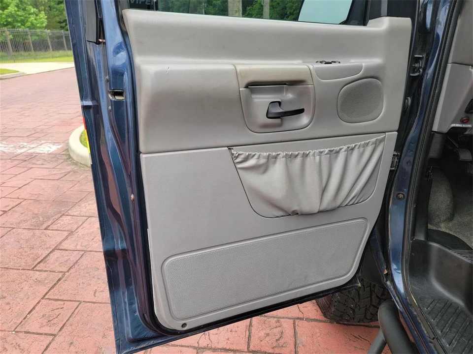 2001 Ford Econoline Van - Image 22 of 31