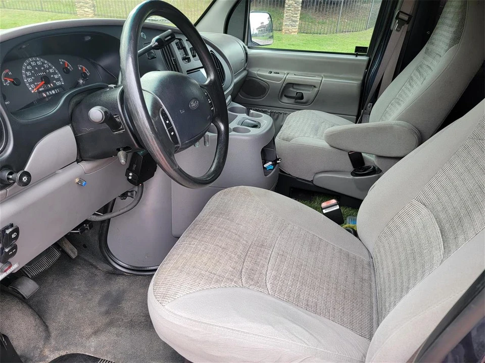 2001 Ford Econoline Van - Image 23 of 31