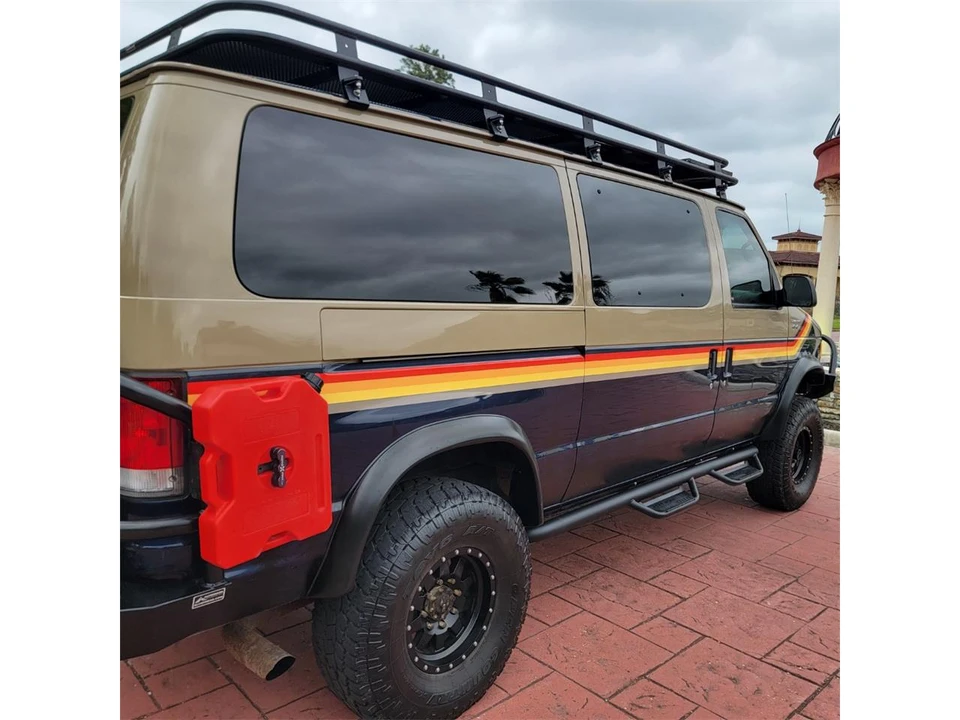2001 Ford Econoline Van - Image 10 of 31